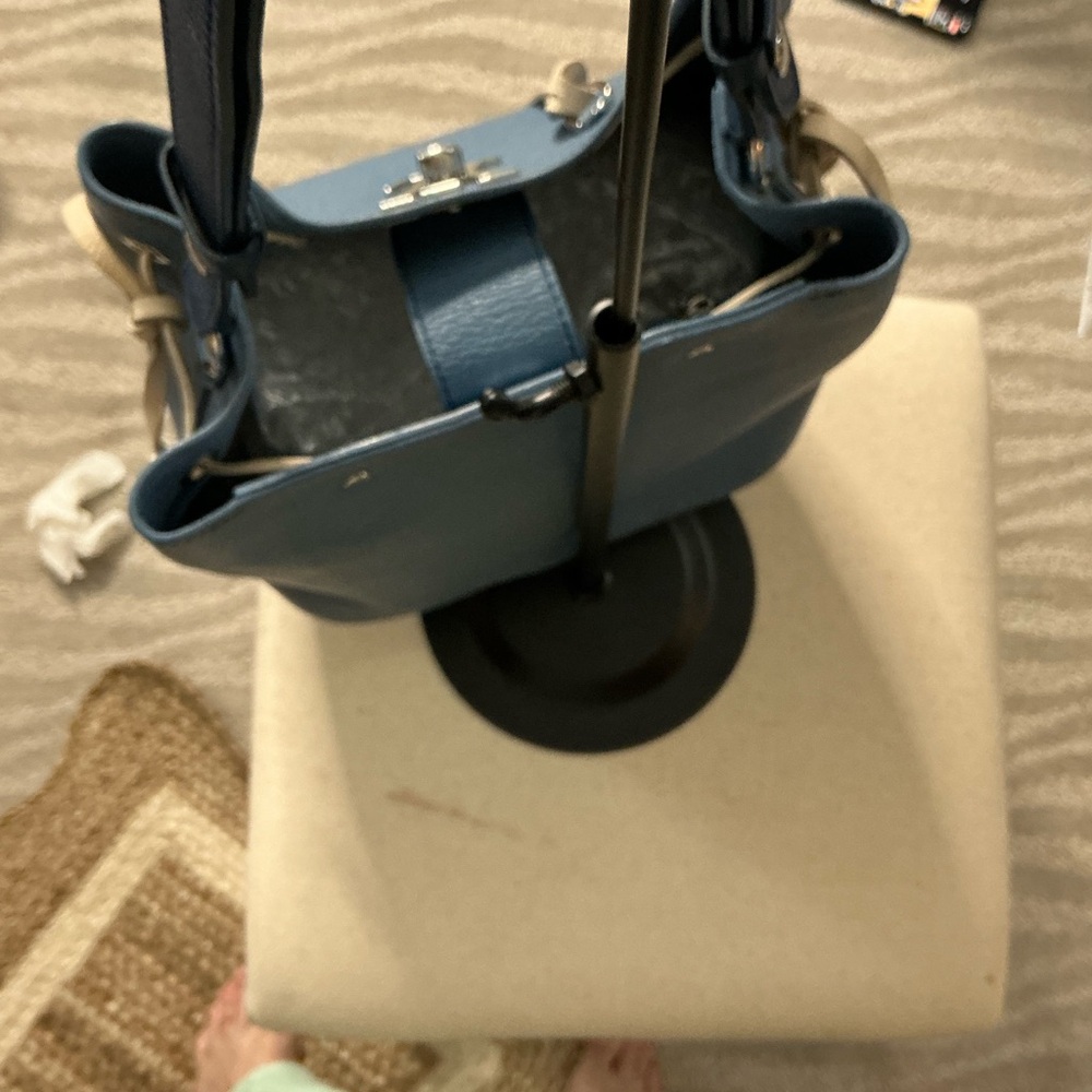 Louis Vuitton Lockme Bucket Bag - Picture 10 of 16